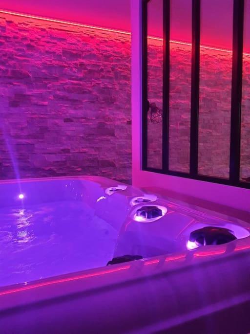 Superbe appartement avec jacuzzi et extérieur Perpignano Esterno foto