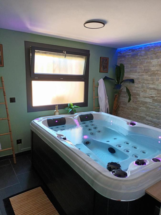 Superbe appartement avec jacuzzi et extérieur Perpignano Esterno foto