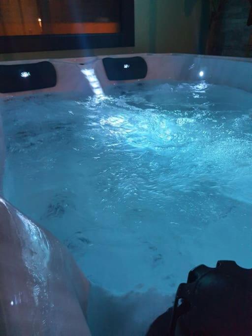 Superbe appartement avec jacuzzi et extérieur Perpignano Esterno foto
