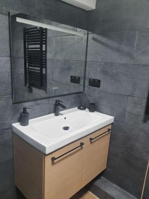 Superbe appartement avec jacuzzi et extérieur Perpignano Esterno foto
