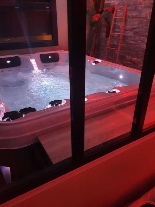 Superbe appartement avec jacuzzi et extérieur Perpignano Esterno foto
